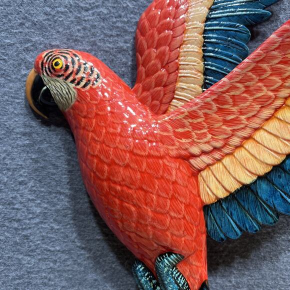 Hand Painted Parrot Bird 3D Wall Figurine Decoration Red & Blue Resin 15" X 11” - Picture 2 of 10